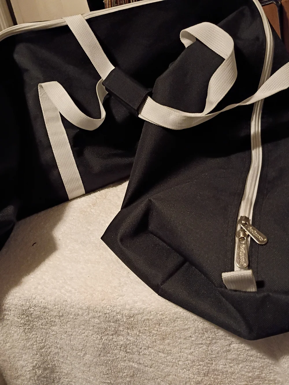 Go sports black duffel